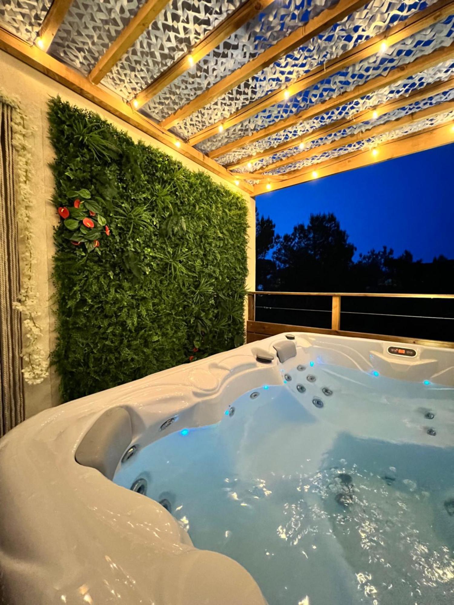 Love Room Tente Lodge Spa Mfg Chez C&C, Exclusivement Reservee Aux Adultes Cantaron Eksteriør billede