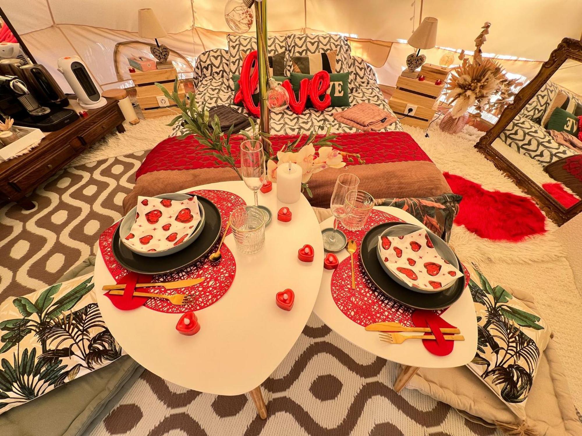 Love Room Tente Lodge Spa Mfg Chez C&C, Exclusivement Reservee Aux Adultes Cantaron Eksteriør billede